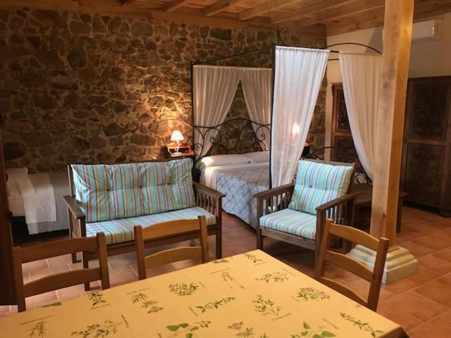 Apartamentos El Jardin Del Poeta Guijo de Granadilla Phòng bức ảnh