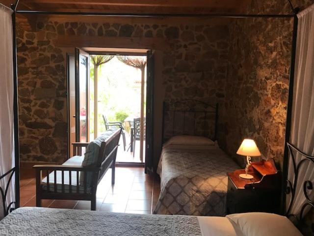 Apartamentos El Jardin Del Poeta Guijo de Granadilla Phòng bức ảnh