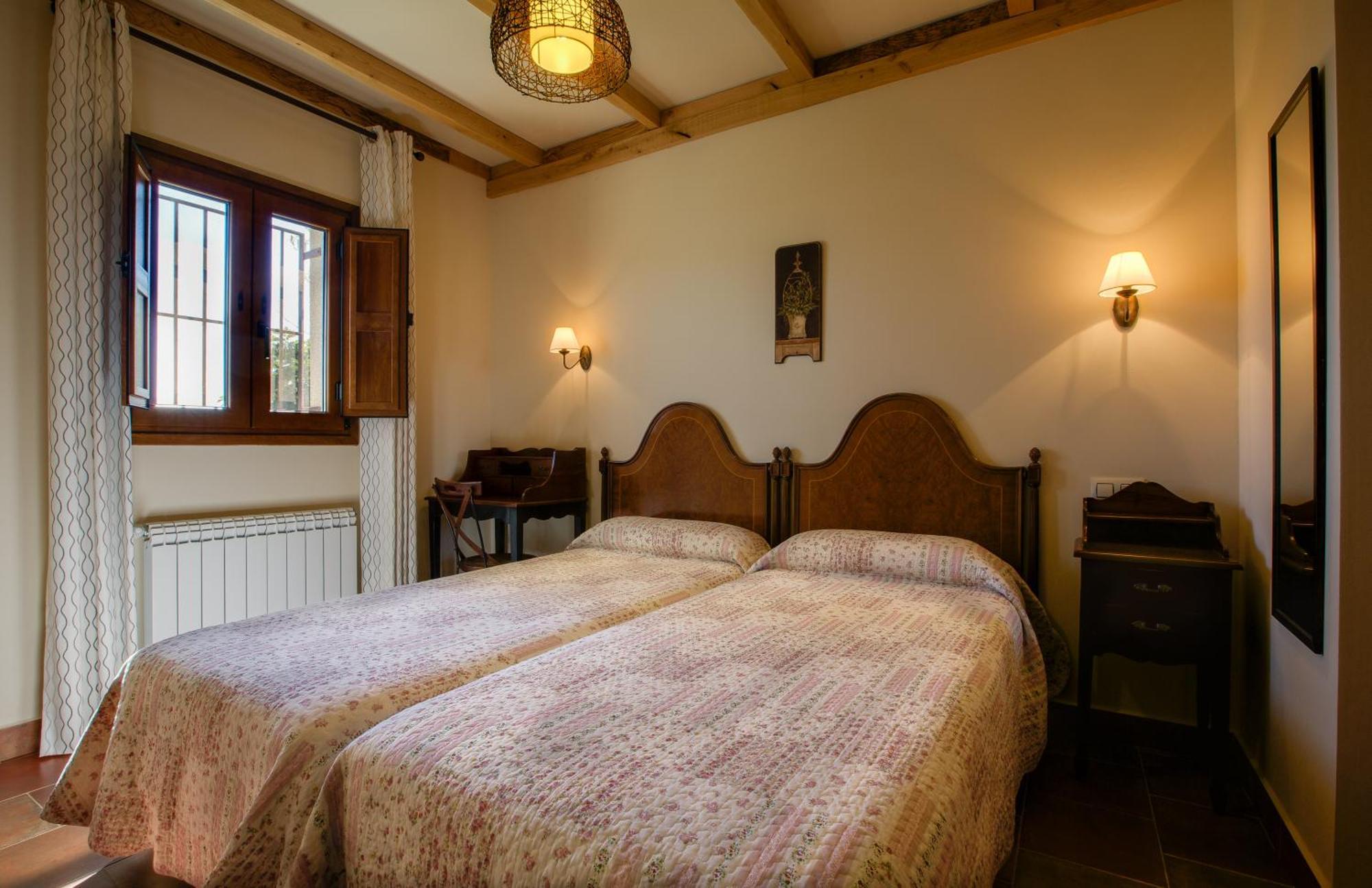 Apartamentos El Jardin Del Poeta Guijo de Granadilla Phòng bức ảnh