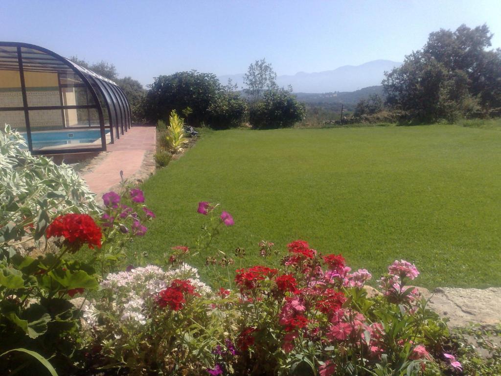 Apartamentos El Jardin Del Poeta Guijo de Granadilla Phòng bức ảnh