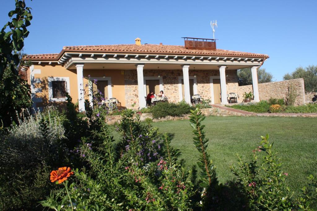 Apartamentos El Jardin Del Poeta Guijo de Granadilla Ngoại thất bức ảnh